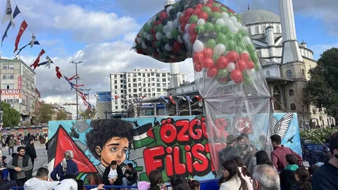 Bağcılar'da Gazze'deki kız çocukları için balonlar uçuruldu