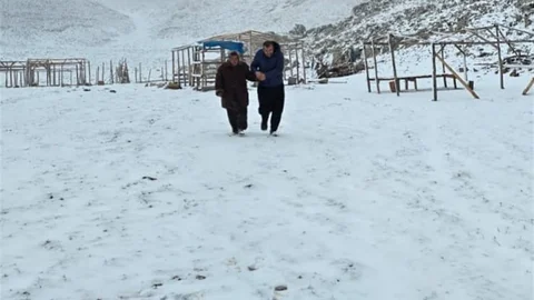 Adana'da Kar Yağışı ile Mahsur Kalan Kadın Kurtarıldı