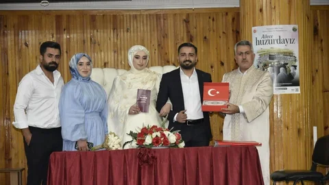 Evlenecek Çiftler Resmi Nilahlarını Artık Müftülüklerde Kıydırıyor