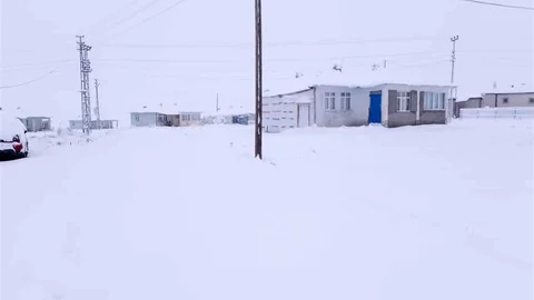 Aşkale'de kar yağışı etkili oldu