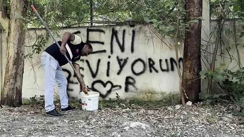 Hatay'da sevda mesajı yazana belediyeden esprili tepki