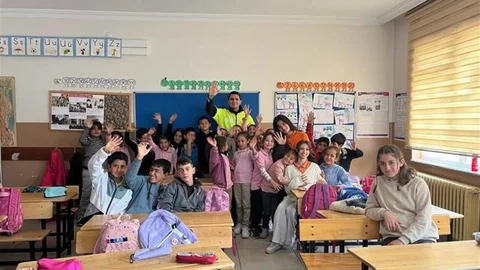 Bozüyük'te öğrencilere trafik bilinci eğitimi verildi