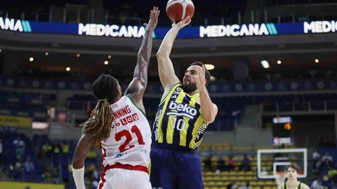 İzmir'de Karşıyaka Basketbol Fenerbahçe'ye mağlup oldu