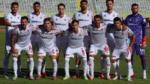 İzmir'de Karşıyaka, TFF 3. Lig 4. Grup'ta kayıpsız bir şekilde yoluna devam ediyor.