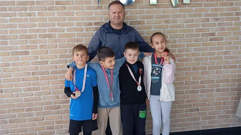 Düzce Gençlik ve Spor İl Müdürlüğü tenis sporcuları, Sakarya'da düzenlenen 8-9-10 yaş tenis turnuvasında önemli dereceler elde etti.