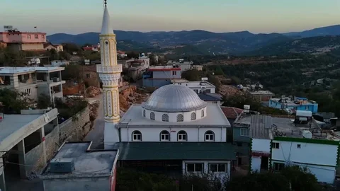 Hatay'da depremin ardından inşa edilen 105. cami ibadete açıldı