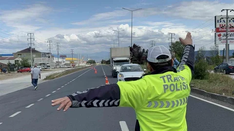 Düzce'de trafik denetimlerinde 218 araç trafikten men edildi
