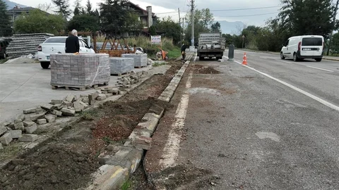 Başiskele'de Kaldırımlar Güvenli Hale Geliyor