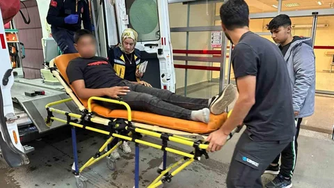 Adıyaman'da elektrikli bisiklet ile motosiklet çarpıştı, 1 kişi yaralandı.