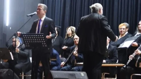 Aydın'da Cemal Danyal, makam şoförlüğünden sanatçılığa geçiş yaptı.