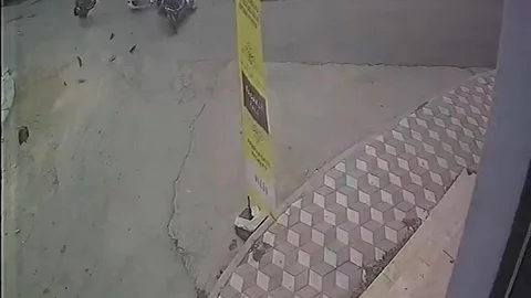 Elazığ'da motosiklet otomobile çarptı, sürücü havada takla atarak yere savruldu.