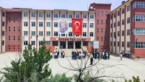 Aydem Fen Lisesi, Küresel İklim Projesi'ne katılarak çevre bilinci oluşturmayı hedefliyor.