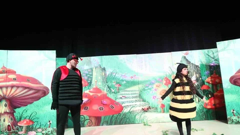 Gebze'de çocuklar "Beneksiz Böcek Uğur" ile eğlendi