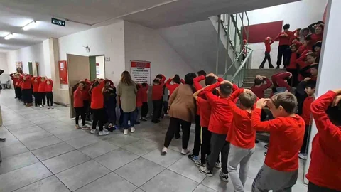 Tekirdağ'da deprem tatbikatı gerçeği aratmadı