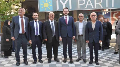 Selendi İYİ Parti İlçe Başkanlığı'nda yeni başkan belirlendi.