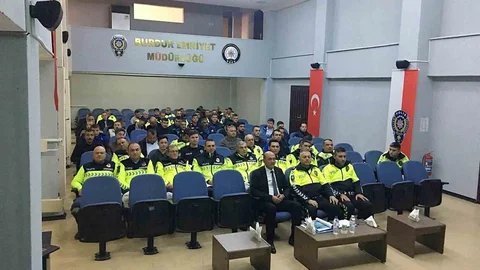 Burdur'da trafik levhalarının sadeleştirilmesi