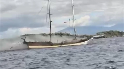 Muğla'da gulet tekne alev alev yandı