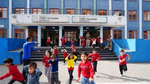 Muş'ta okullar için tahliye tatbikatı gerçekleştirildi