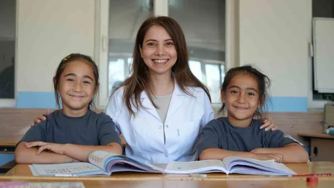 Nizip'te Eğitim: İki Öğrenci, Bir Öğretmen