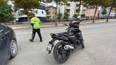 Çorum'da motosiklet ile otomobil çarpıştı