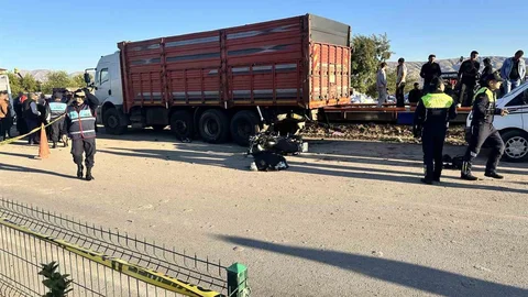 Elazığ'da motosiklet kazasında bir kişi hayatını kaybetti, bir kişi ağır yaralandı.