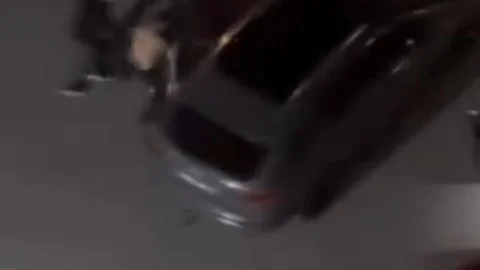 Adana'da komşular arasında yumruklu kavga görüntülendi