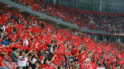 Türkiye Futbol Federasyonu, A Milli Takım'ın Gürcistan ile oynayacağı maçın tribün gelirlerini Gazze'ye bağışlayacağını duyurdu.