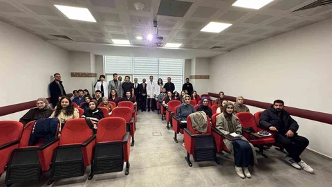 Erzincan'da tıp öğrencisi Nida Nur Nergiz'e doğum günü sürprizi yapıldı.