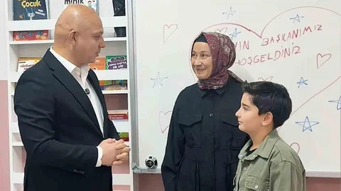 Kırıkkale'de ilkokul öğrencisi, sınıf başkanlığı seçiminde verdiği sözü tuttu