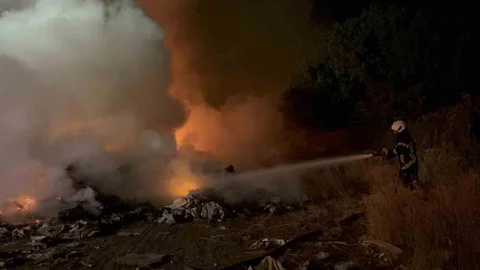 Kayseri'de atık yangını eve sıçramadan kontrol altına alındı