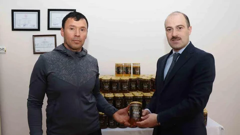 Erzurum'da Bal Üreticisinden Örnek Yardım