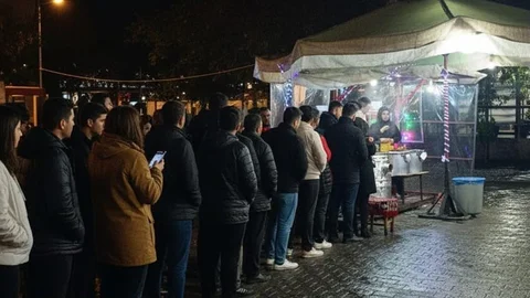 Diyarbakır'da tatlıcı ustası dikkat çekiyor
