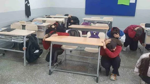Denizli'de okullarda afet tatbikatı gerçekleştirildi