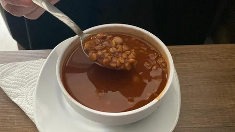 Yozgat'ta kuşburnu yemeği, hem yöresel lezzeti hem de sağlık faydalarıyla dikkat çekiyor.