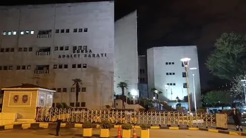 Bursa'da 15 şüpheli tutuklandı, aralarında CHP’li eski belediye başkanı bulunuyor.