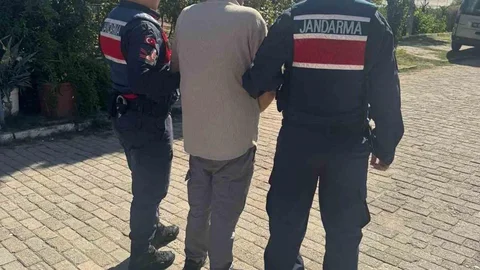 Aydın'da 10 yıl hapis cezası ile aranan şahıs jandarma ekipleri tarafından yakalandı