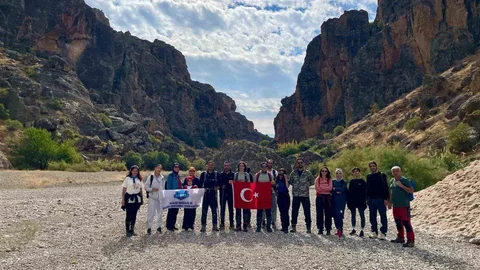 Elazığ’da doğa tutkunları yürüyüşte