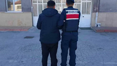 Afyonkarahisar'da aranan şahıs jandarma tarafından yakalandı