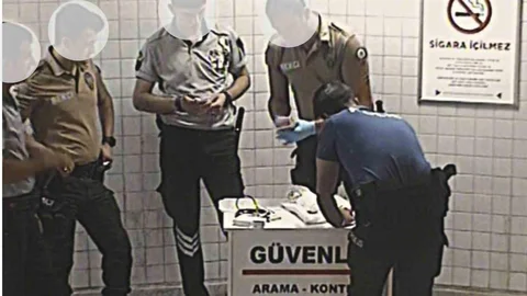İzmir'de İZBAN'da unutulan 40 bin TL'lik çanta bulundu