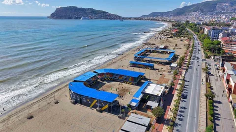 Alanya'da plaj sporları kış turizmini canlandırıyor