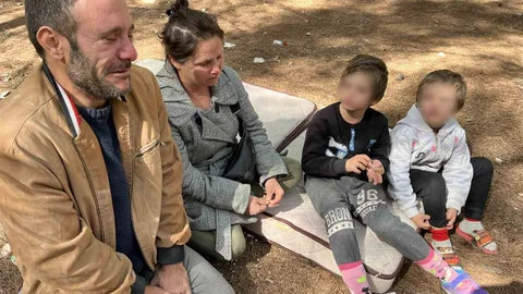 İzmir'de ev sahibi tarafından hırsız ilan edilen bir aile ormanda yaşıyor.