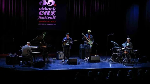 İstanbul'da 35. Akbank Caz Festivali coşkusu yaşandı