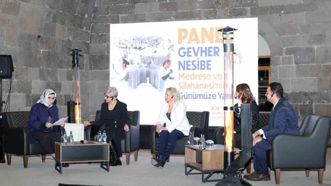 Kayseri'de Gevher Nesibe Medrese ve Şifahanesi'nin Günümüze Yansıması paneli gerçekleştirildi.