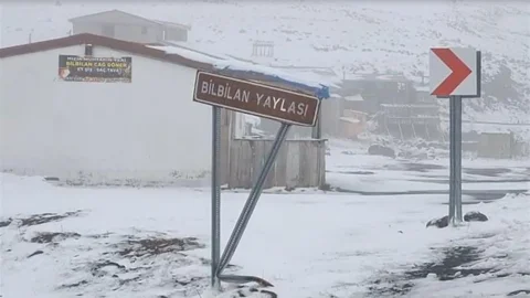 Ardahan'da Bülbülan Yaylası karla kaplandı
