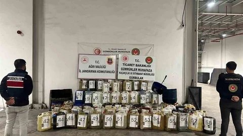 Ağrı'da düzenlenen uyuşturucu operasyonunda 1 ton 167 kilogram sıvı metamfetamin ele geçirildi.