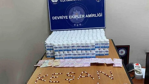 Edirne'de park halindeki araçta 16 bin 744 uyuşturucu hap bulundu