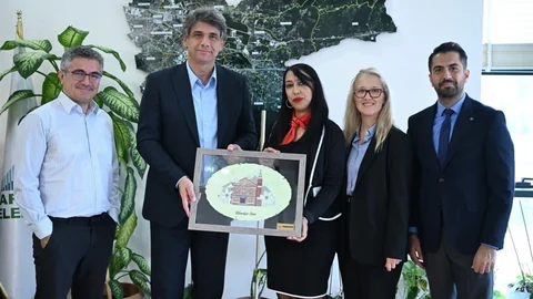 Kartepe'de Fransız Belediye Başkan Yardımcısı