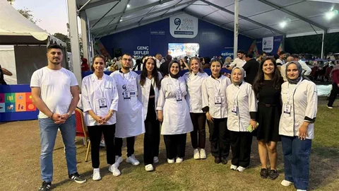 Bitlis Eren Üniversitesi'nin öğrencileri Adana Lezzet Festivalinden üç ödül ile döndü