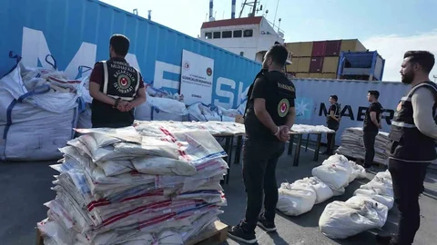 İstanbul'da Ambarlı Limanı'nda 1,7 ton kokain sergilendi