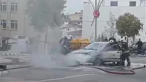 Kocaeli'de otomobilde motor yangını